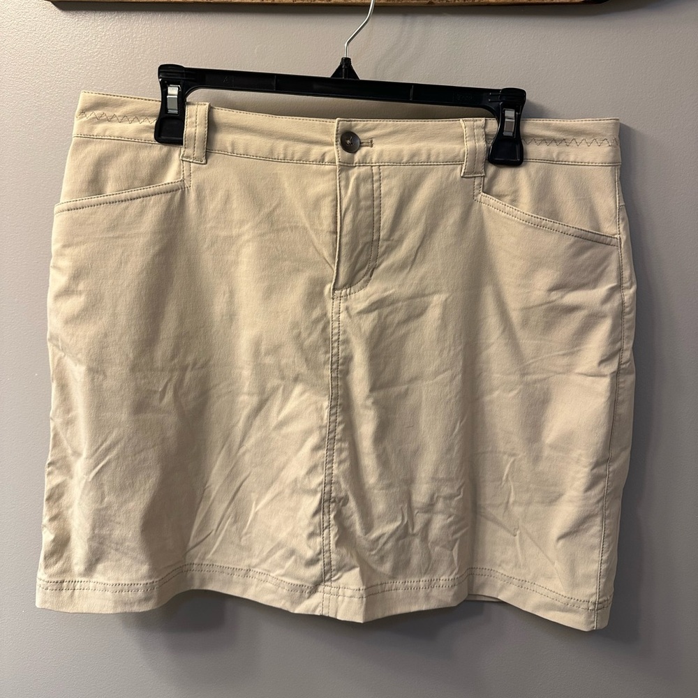 Eddie Bauer Women's Light Tan Skort